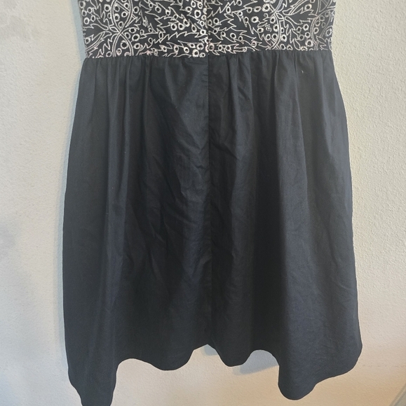 Flores & Flores Eyelet Sleevless Dress Sz 10 Black White Lined Sheath - Picture 12 of 14